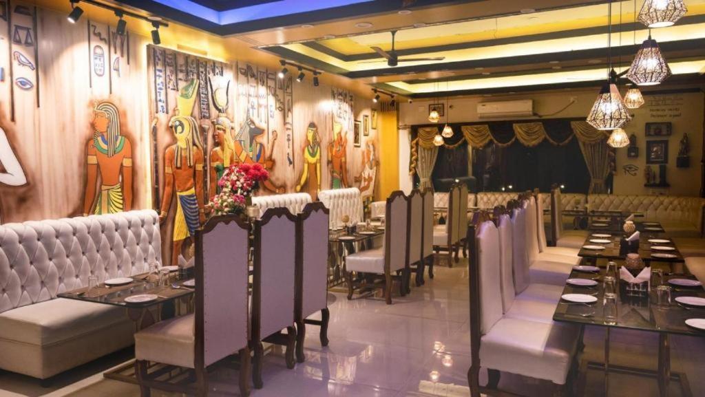 Trisplanet Hotel Kalyani Buitenkant foto