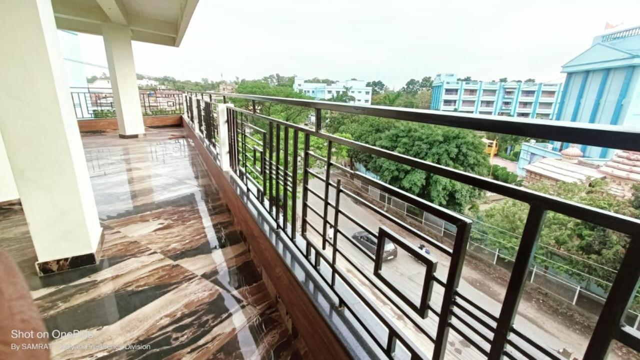 Trisplanet Hotel Kalyani Buitenkant foto