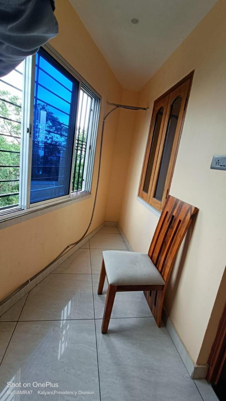 Trisplanet Hotel Kalyani Buitenkant foto