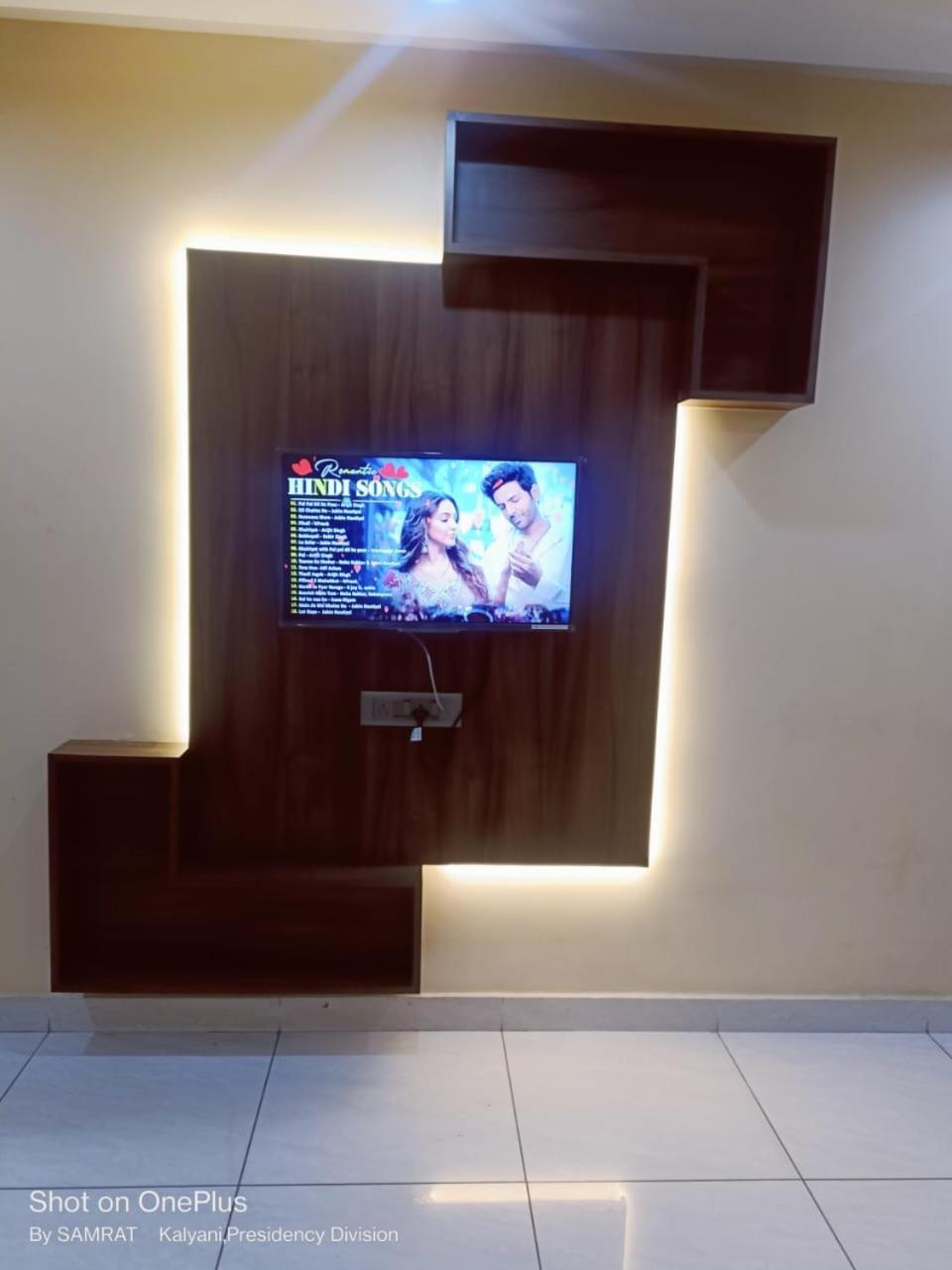 Trisplanet Hotel Kalyani Buitenkant foto