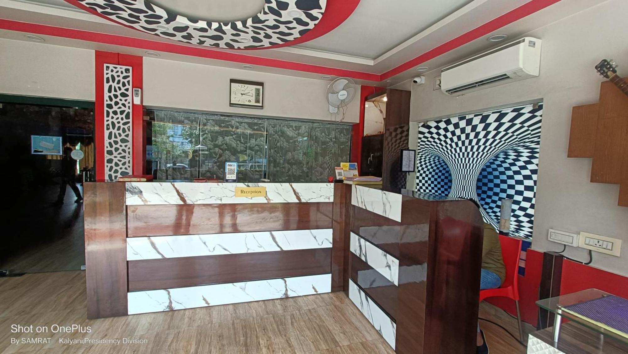 Trisplanet Hotel Kalyani Buitenkant foto