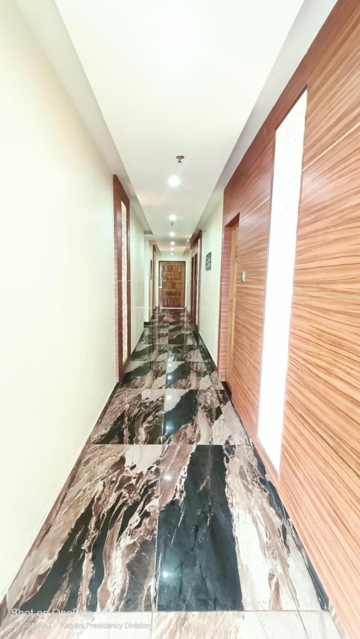 Trisplanet Hotel Kalyani Buitenkant foto