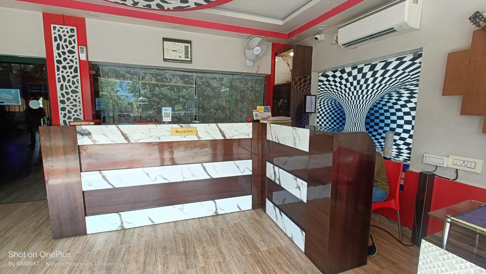 Trisplanet Hotel Kalyani Buitenkant foto