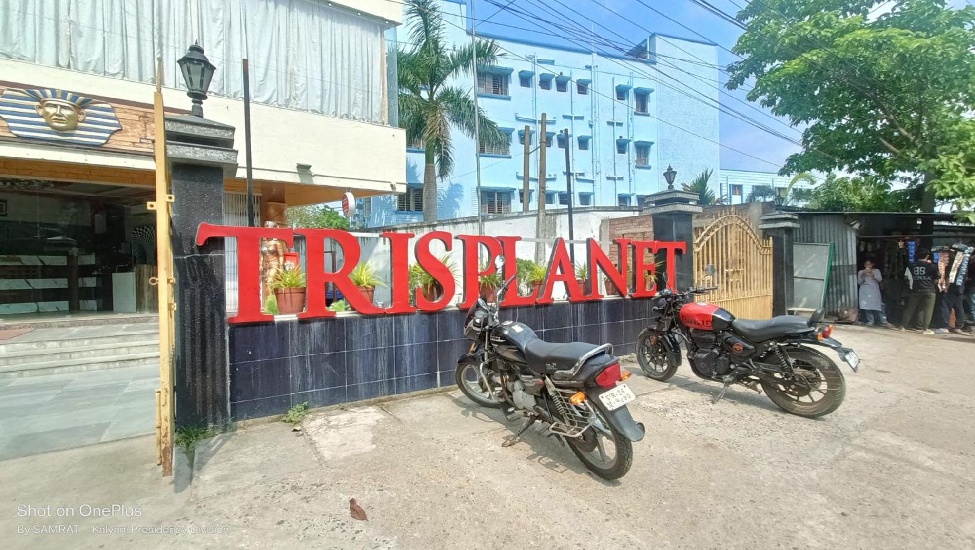 Trisplanet Hotel Kalyani Buitenkant foto